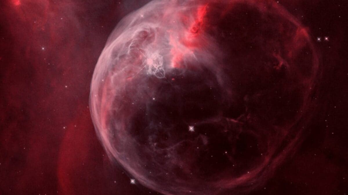 El misterio cósmico de la supergigante roja: una burbuja colosal desafía lo que sabíamos de las estrellas