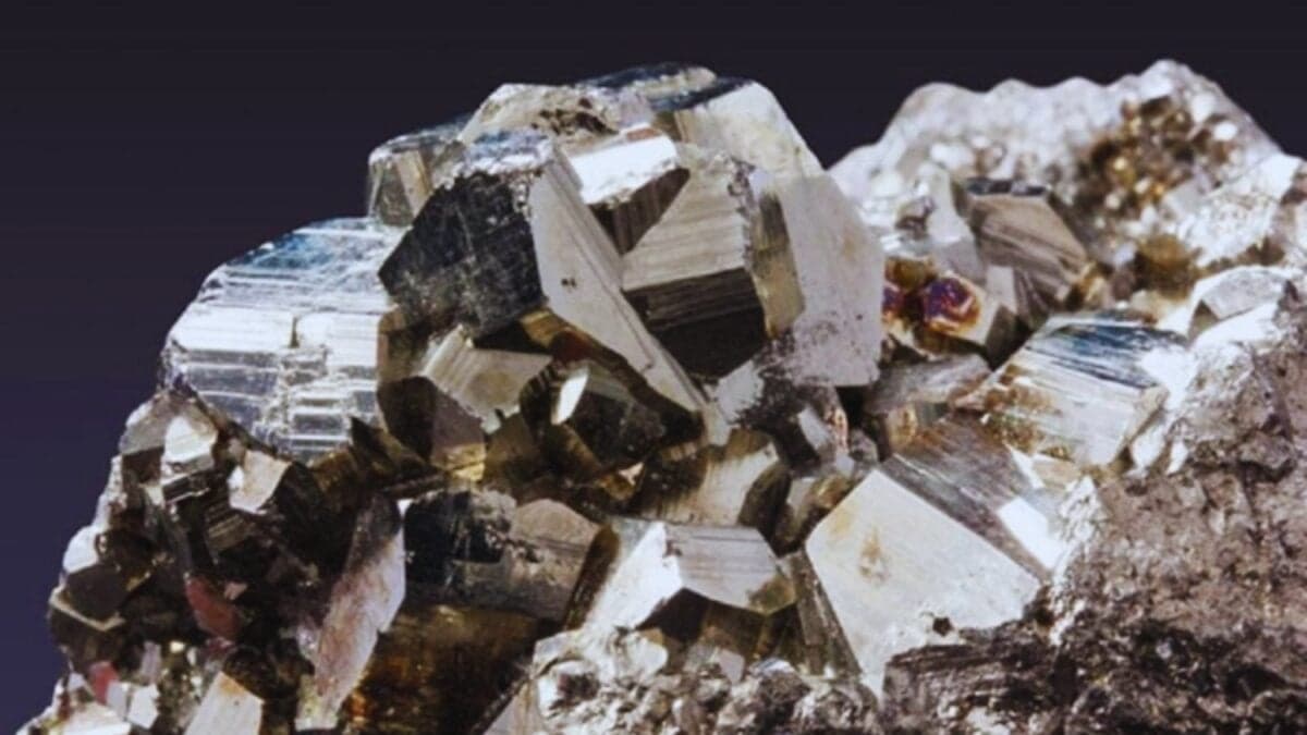 La célula solar que nació como experimento y hoy promete alimentar ciudades, satélites y vehículos eléctricos en la próxima década