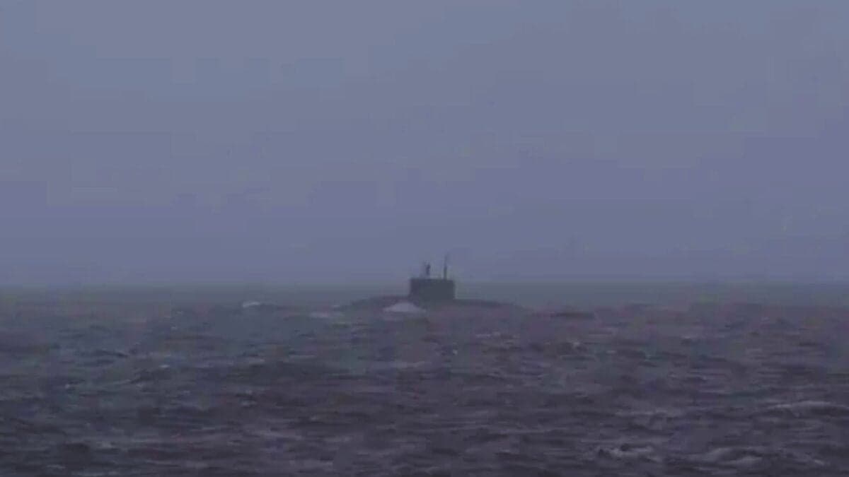 Del sigilo al peligro: El “Agujero Negro” ruso aparece en superficie y se enfrenta a una avería que podría hacerlo estallar