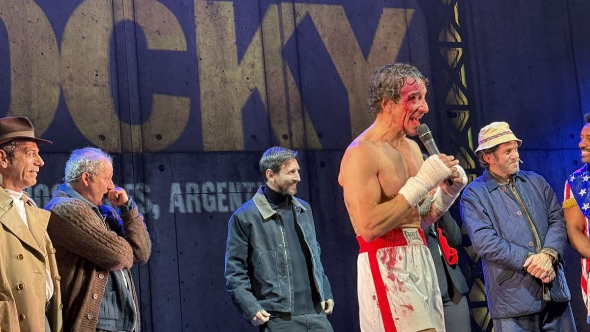 visitó a su amigo Nico Vázquez en la calle Corrientes