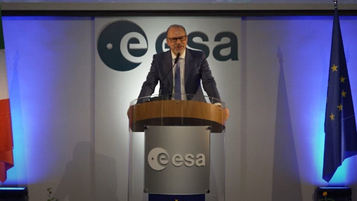 El jefe de la ESA alerta: “Cada cinco minutos un satélite chino nos sobrevuela”