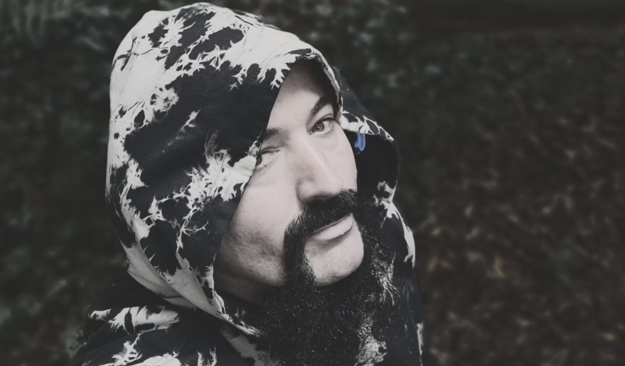 Brunetto emerge tras cinco años y sorprende con dos nuevos temazos