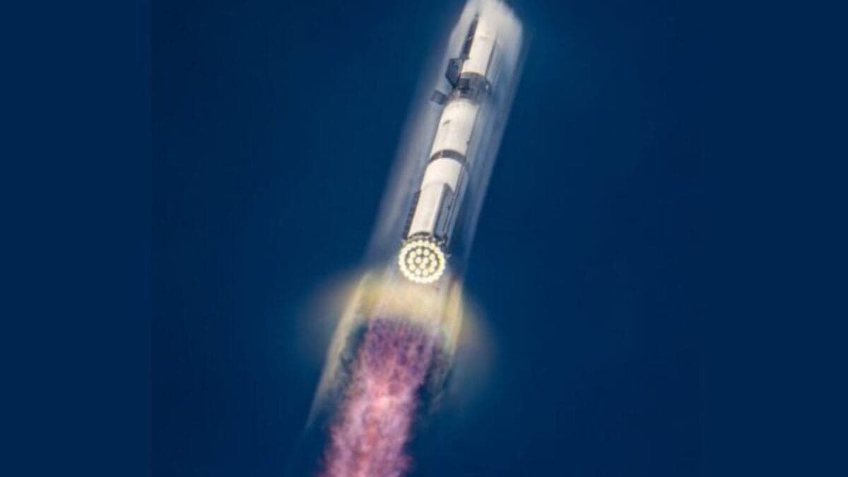 El último truco de SpaceX: Hacer flotar un cohete de 70 metros sobre el mar. La despedida de Starship V2 fue pura ciencia ficción