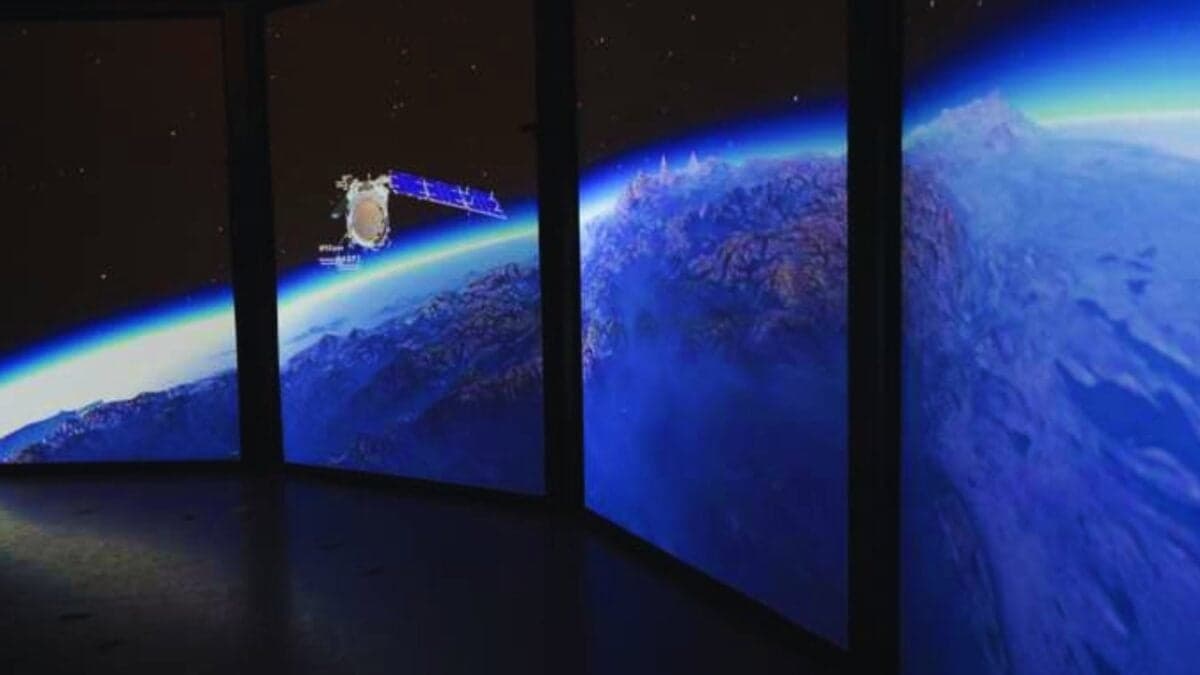 ¿Nos quieren robar la noche? Así pretende una startup devolvernos la luz solar desde el espacio con miles de espejos orbitales