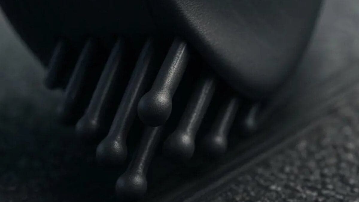 El hombre que se propuso reinventar la rueda y acabar con el motor. Su idea convierte cada neumático en un sistema vivo de propulsión que podría cambiar los coches para siempre