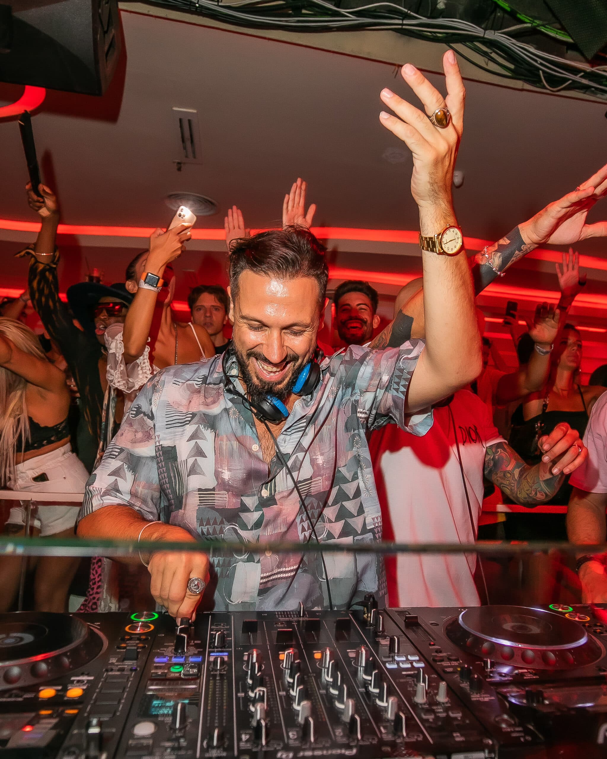 Ritmo de barrio, brillo de club: Lobo Miro abre Miroot con ‘Barcelona Living’ (feat. Hard GZ)