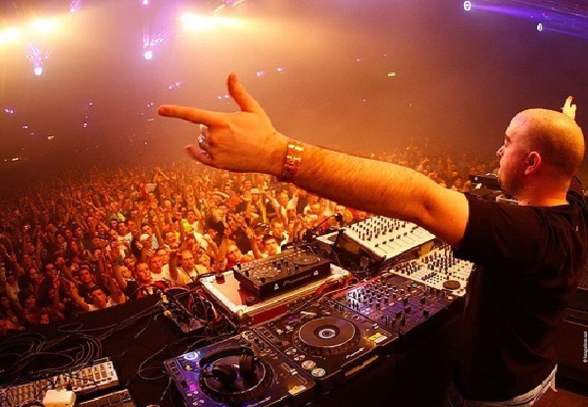 John O’Callaghan da rienda suelta a ‘Music Takes Me Higher’