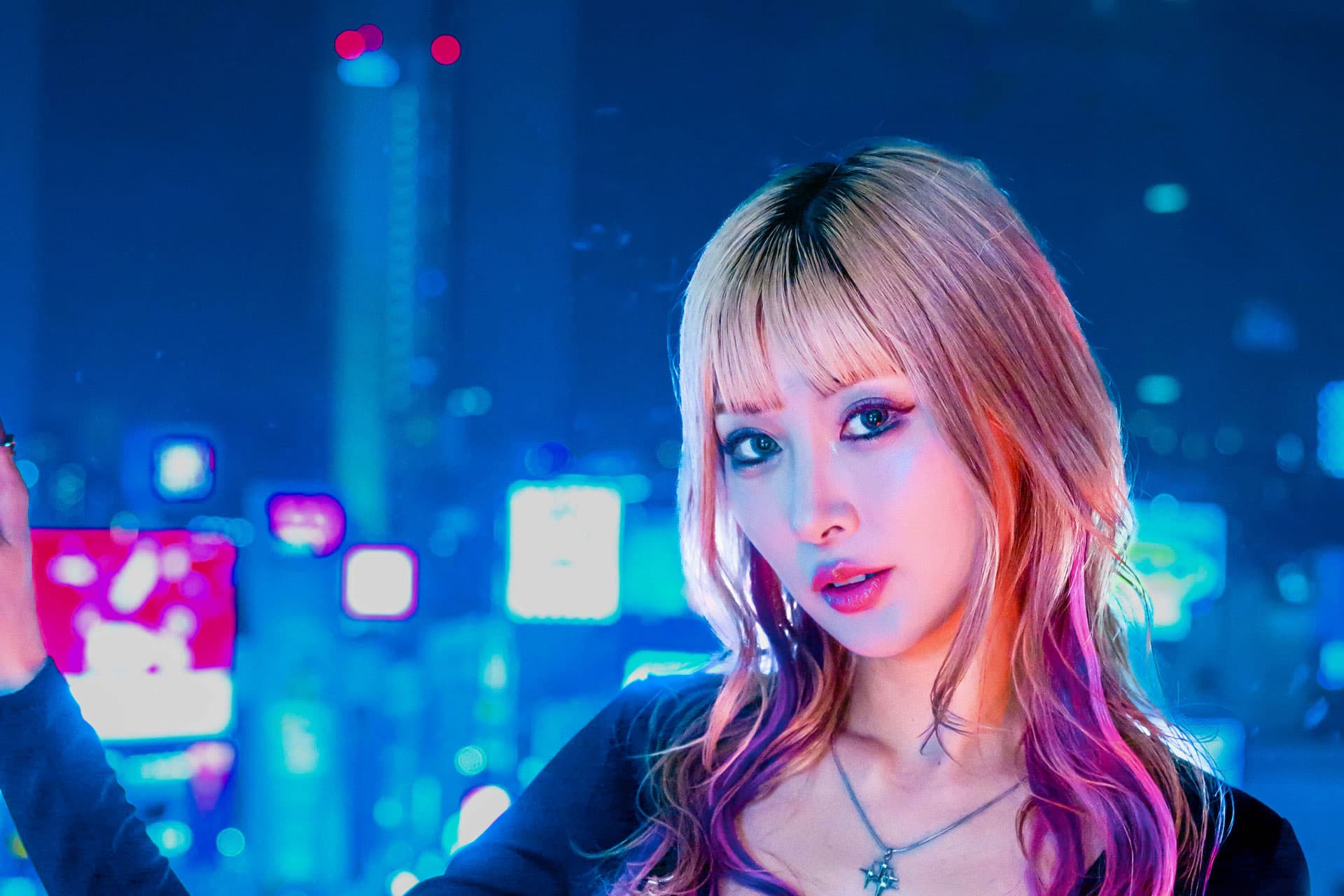 Rinaly y Christina Novelli se unen en ‘Set A Fire’