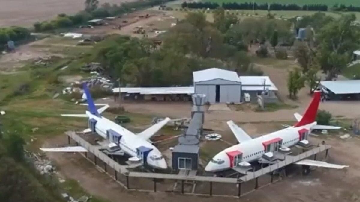 Air Damasco: tres aviones reciclados se transforman en suites, spa y discoteca en un complejo único