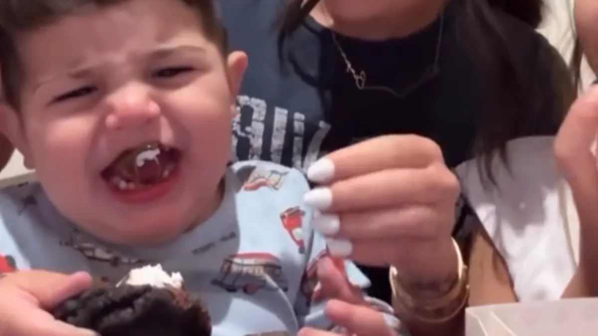 Video: el hijo de Valentina y Enzo Fernández probó las galletas de “La Reini” y su reacción no fue la esperada