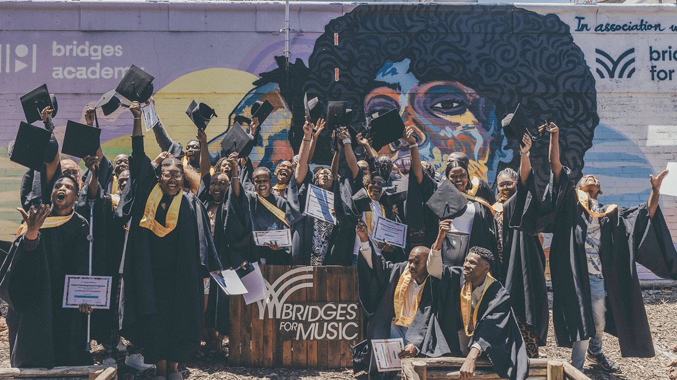 DJ Mag’s Top 100 DJs recauda £170.832 para Bridges for Music