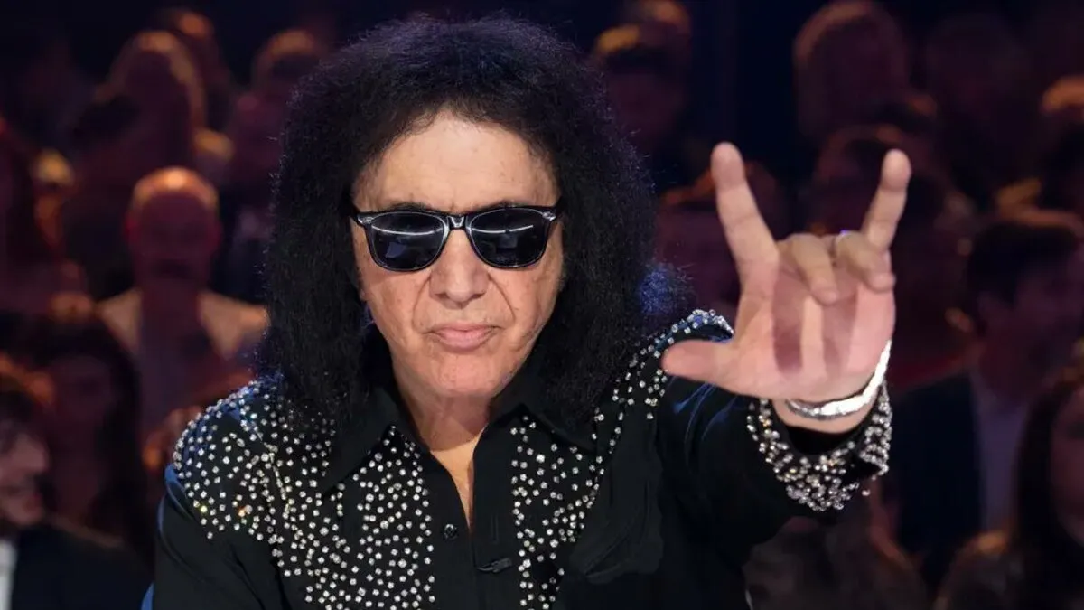 Susto para Gene Simmons, líder de Kiss: se desmayó al volante y chocó su auto