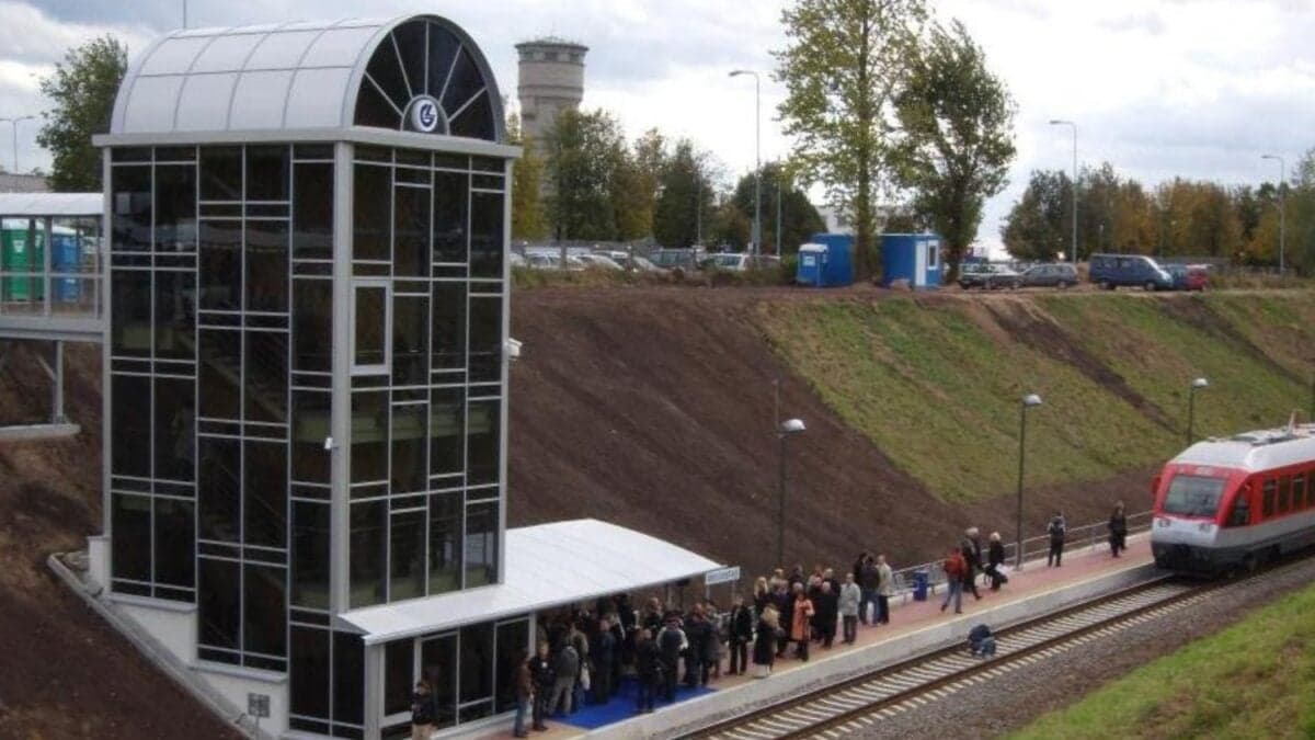 El aeropuerto de Vilna colapsa por una oleada de globos de contrabando: el extraño problema que enfrenta Europa del Este