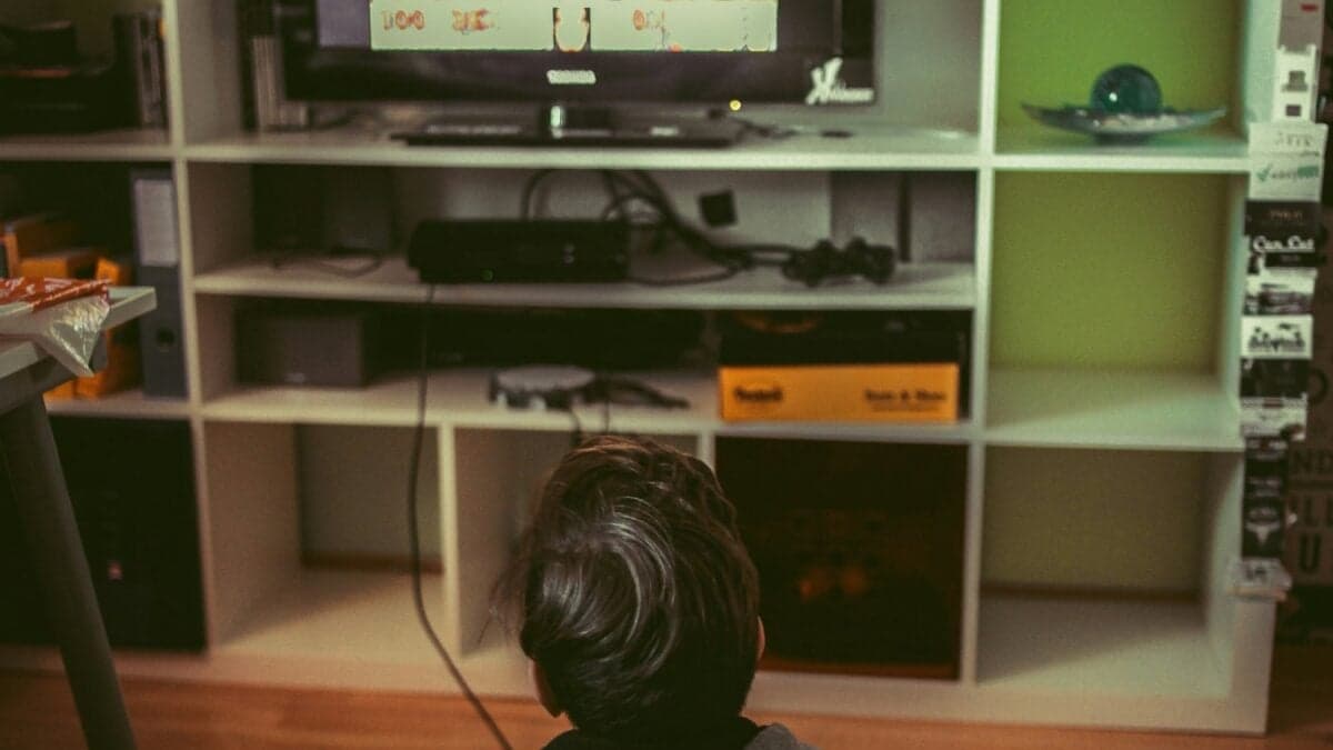 De la pornografía temprana a la violencia digital: qué dicen los expertos sobre cómo poner límites al uso de las pantallas en la infancia