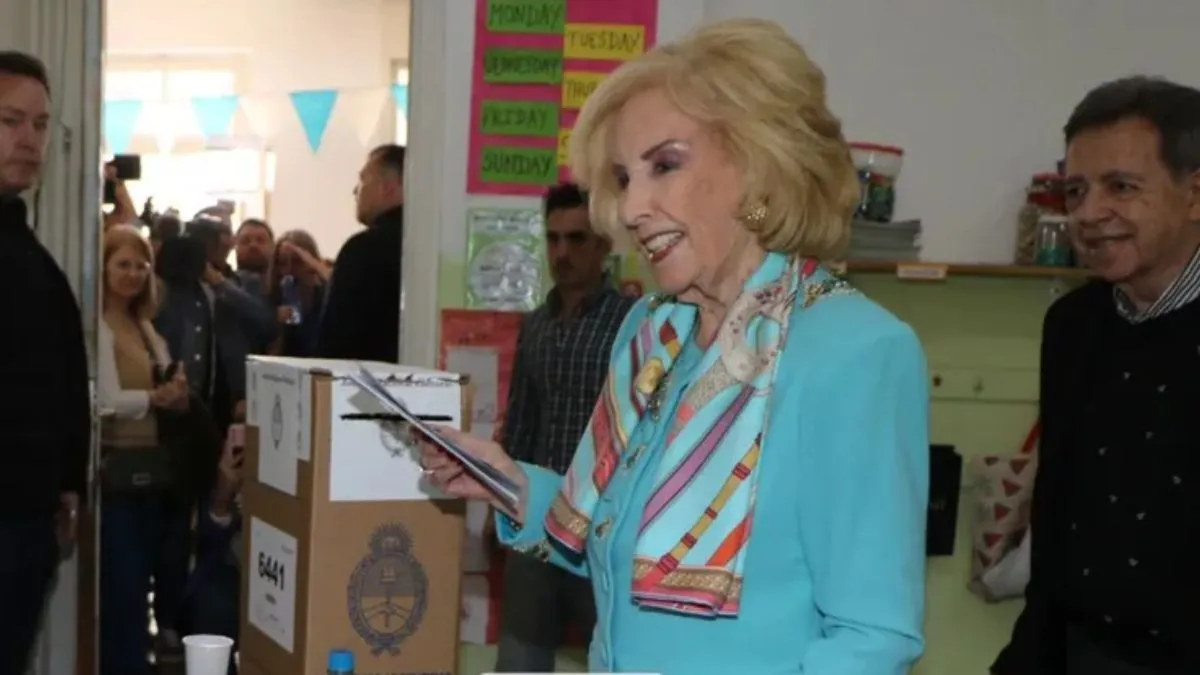 Mirtha Legrand fue a votar a sus 98 años: “Me vestí con los colores de la patria”