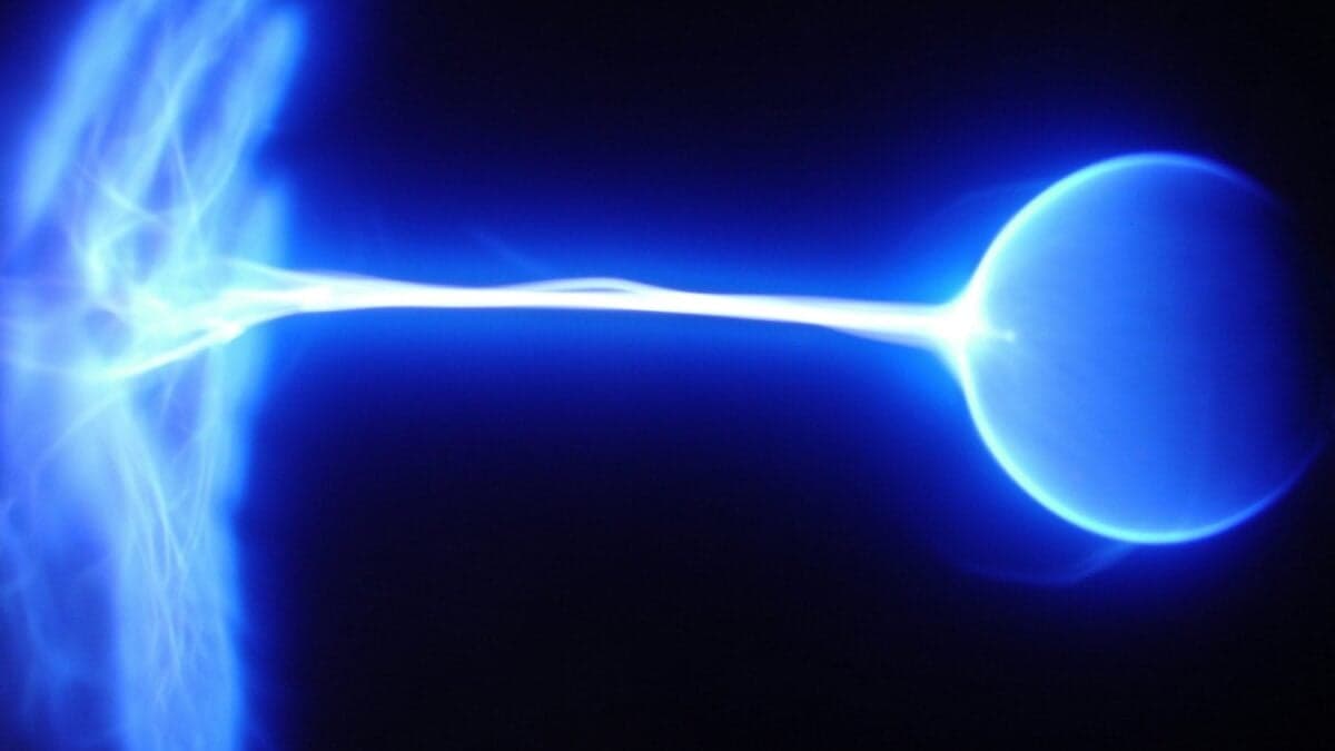 Adiós al silicio: la molécula que genera electricidad por sí sola y podría transformar la energía solar