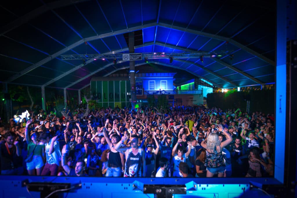 Hector Oaks se une a Others en Metro Dance Club