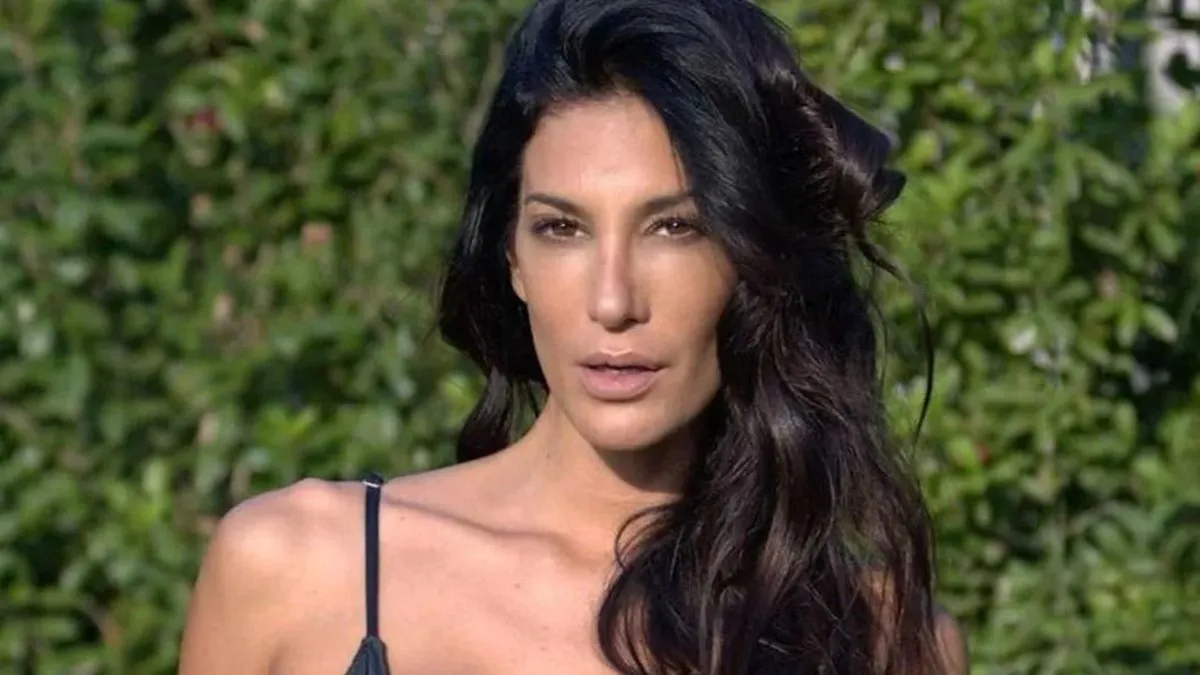 El look de Silvina Escudero que se robó las miradas: un vestido largo con escote y espalda descubierta