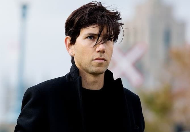 Tiga presenta su nuevo single ‘Ecstasy Surrounds Me’
