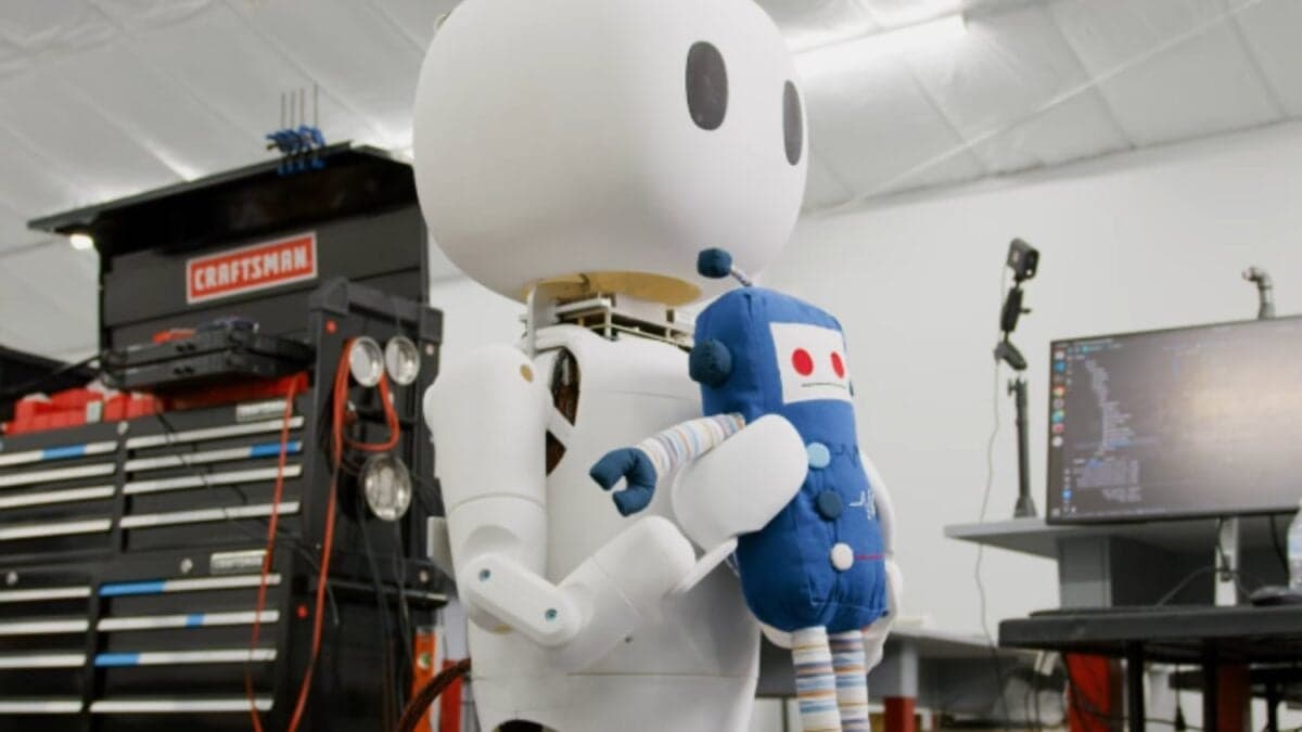 El robot más adorable del mundo ya existe y no se trata de una película: ayuda en casa, aprende solo y tiene una sonrisa que conquista