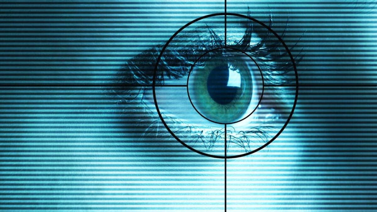 La tecnología secreta que ya usa EE.UU. para seguir a migrantes en tiempo real: ¿dónde queda la privacidad?