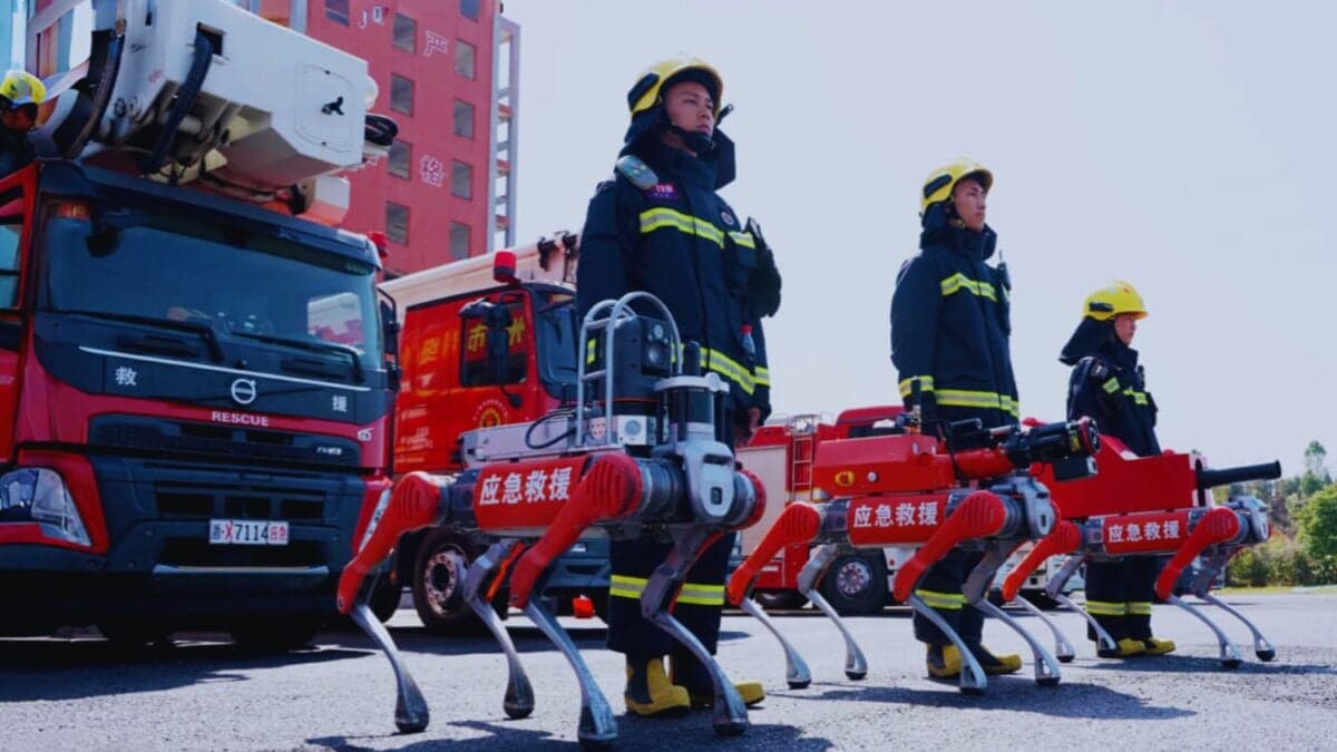 China no quiere camareros ni recepcionistas robot. Quiere bomberos de metal capaces de entrar donde ningún humano podría hacerlo
