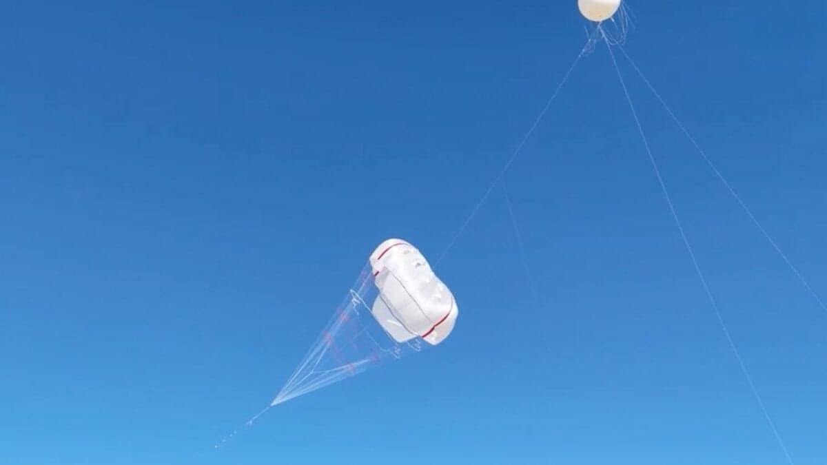 China lanza una cometa de 5.000 m² al cielo y demuestra algo inesperado: que las renovables pueden ser más baratas, usar menos suelo y funcionar donde las turbinas fallan