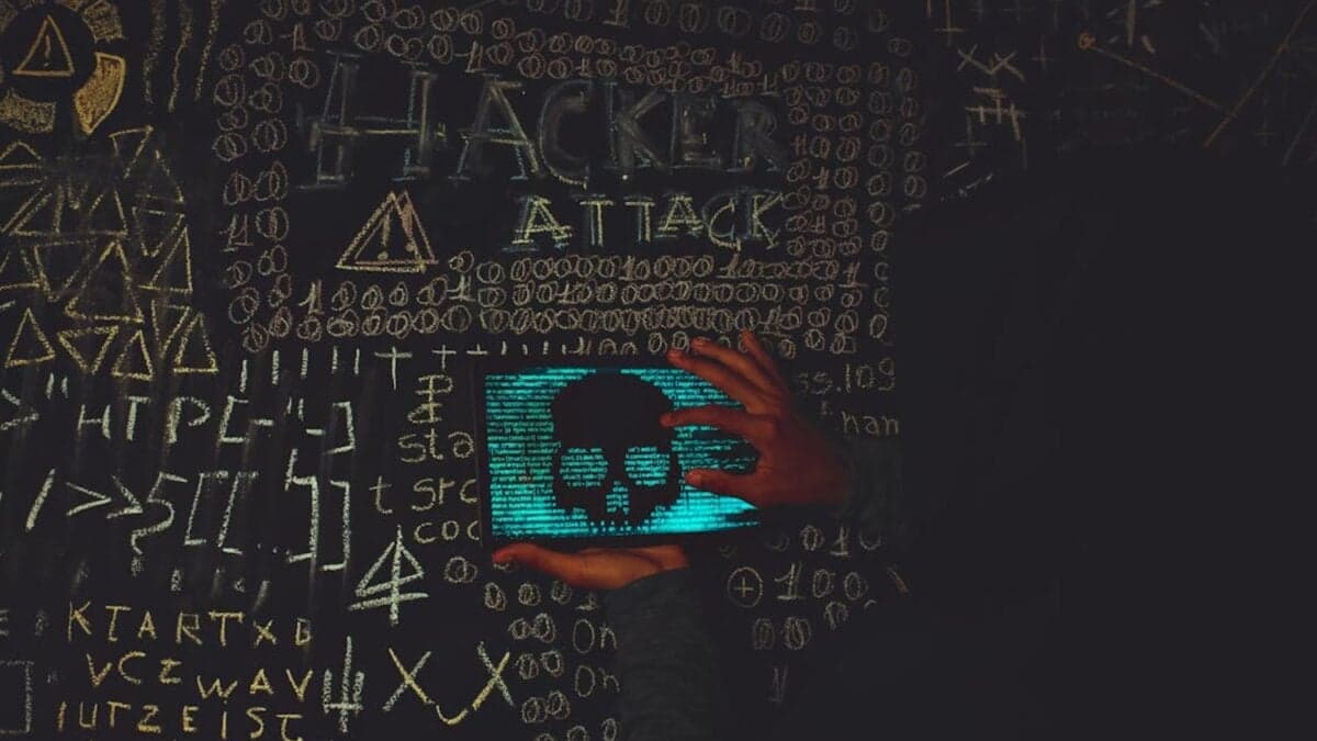 Los virus informáticos están aprendiendo a pensar. Google confirma que la IA está detrás de ataques que cambian de forma durante la ejecución