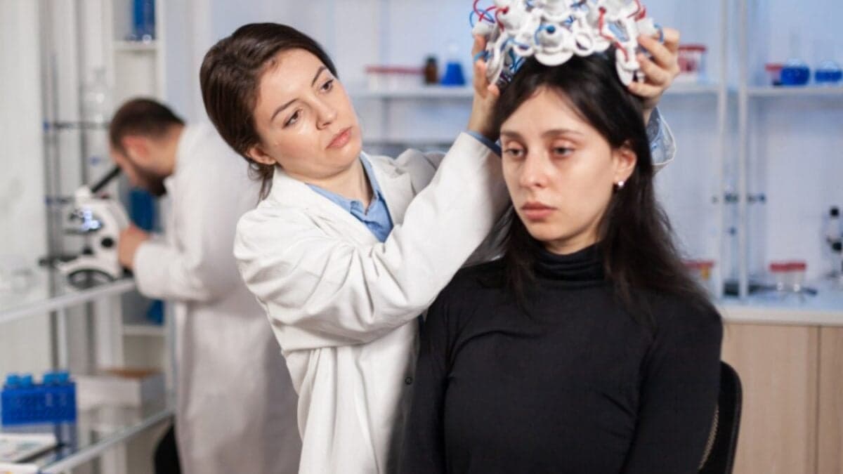 Implantes eléctricos en el cerebro: la nueva esperanza para la depresión que no responde a nada