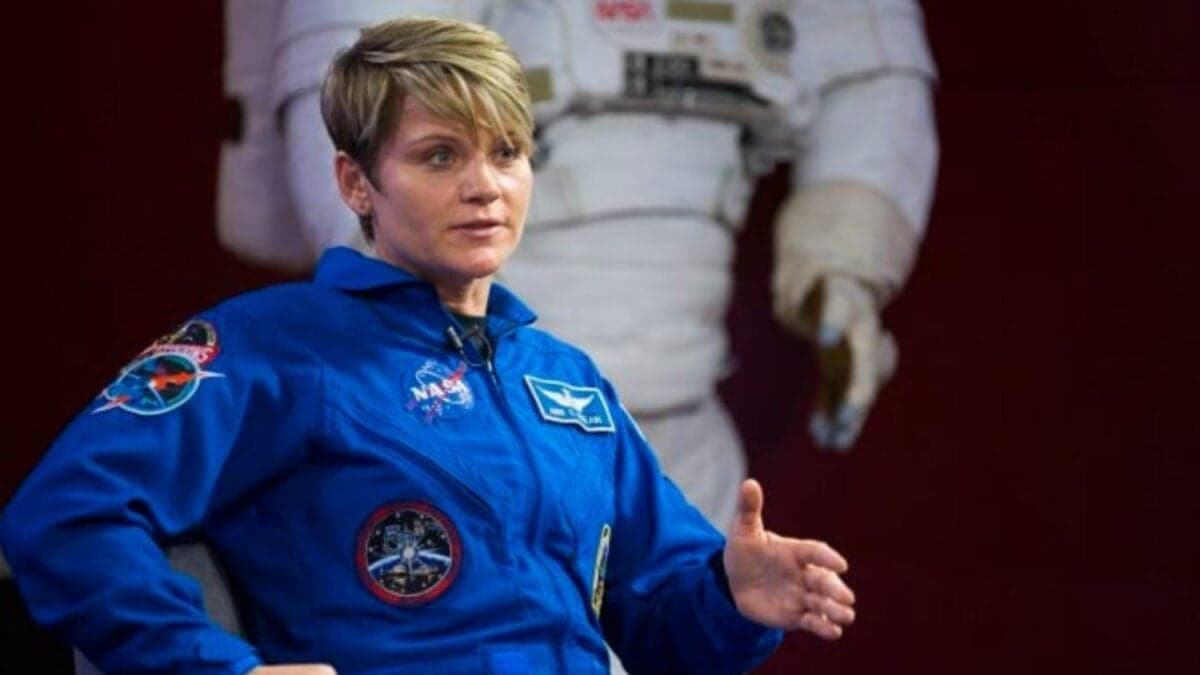 Una mujer se declara culpable de haber acusado falsamente a su esposa astronauta, diciendo que había accedido a su cuenta bancaria