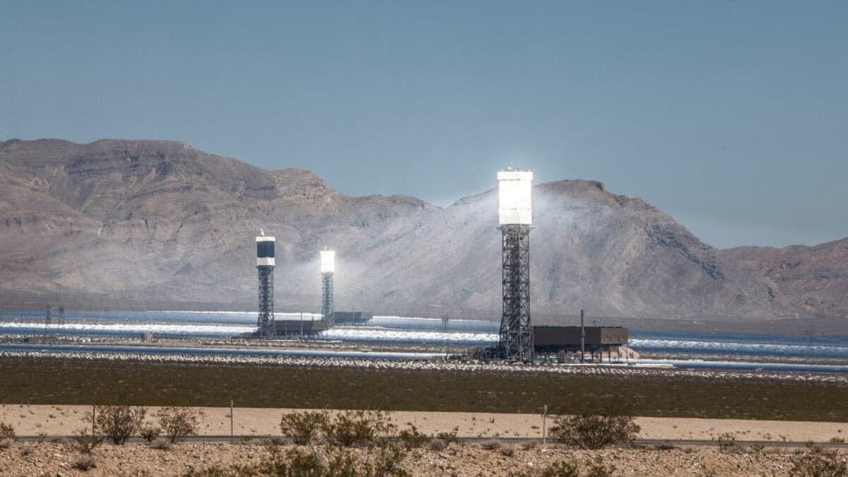 Una de las mayores centrales termosolares del planeta ha caído, y su quiebra confirma qué tecnología domina hoy la energía solar
