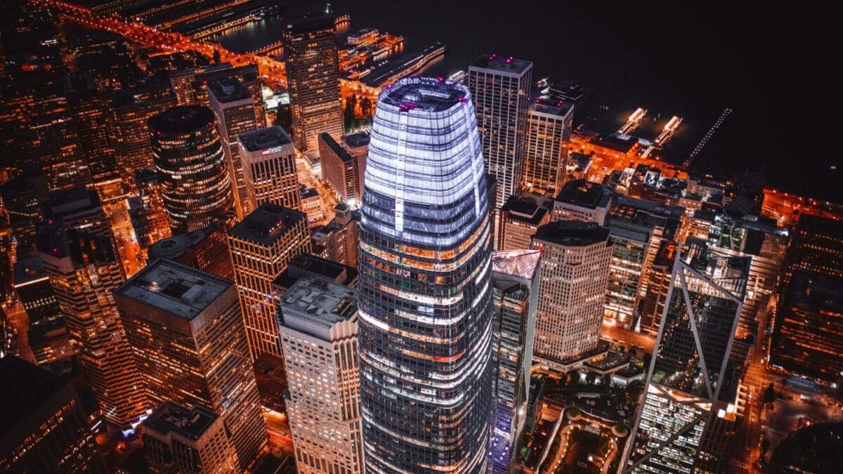 De trenes que se caen solos a empresas llamadas Mordor: las tendencias globales que empiezan a mover nuestro bolsillo