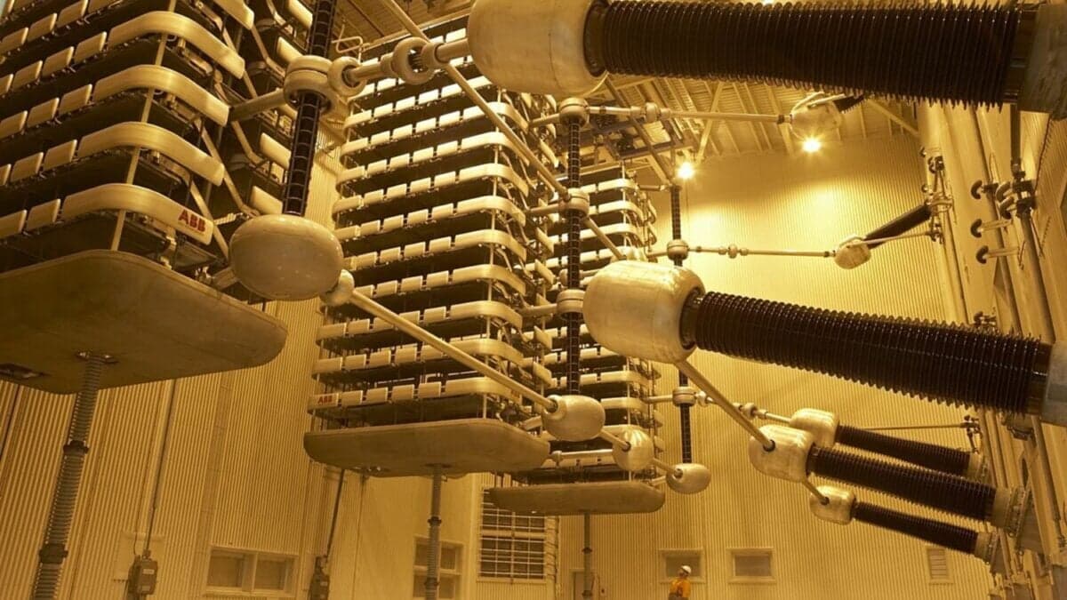 El talón de Aquiles de las renovables tiene solución. China instala un transformador gigante para mover energía limpia sin perder estabilidad