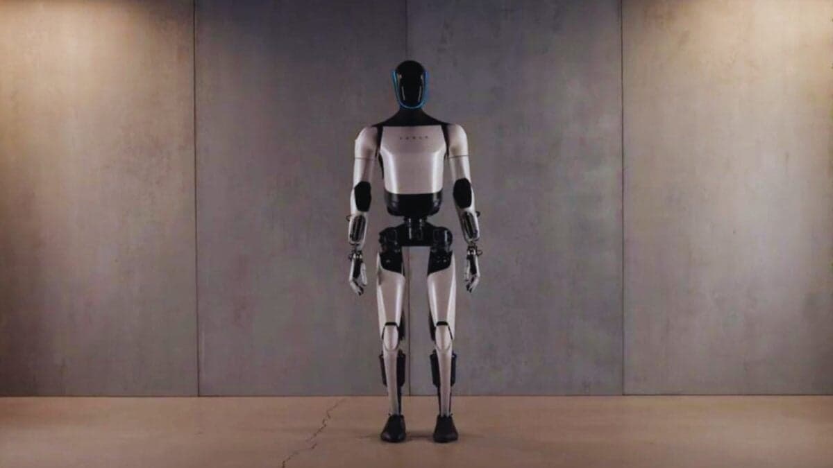 Un robot de Tesla dio un paso que lo acerca peligrosamente al mundo humano