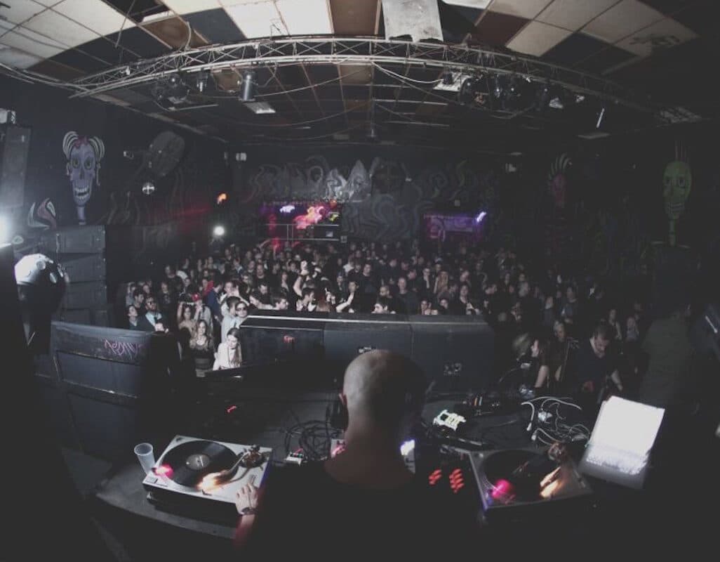 El edificio del Leland City Club de Detroit anuncia su cierre