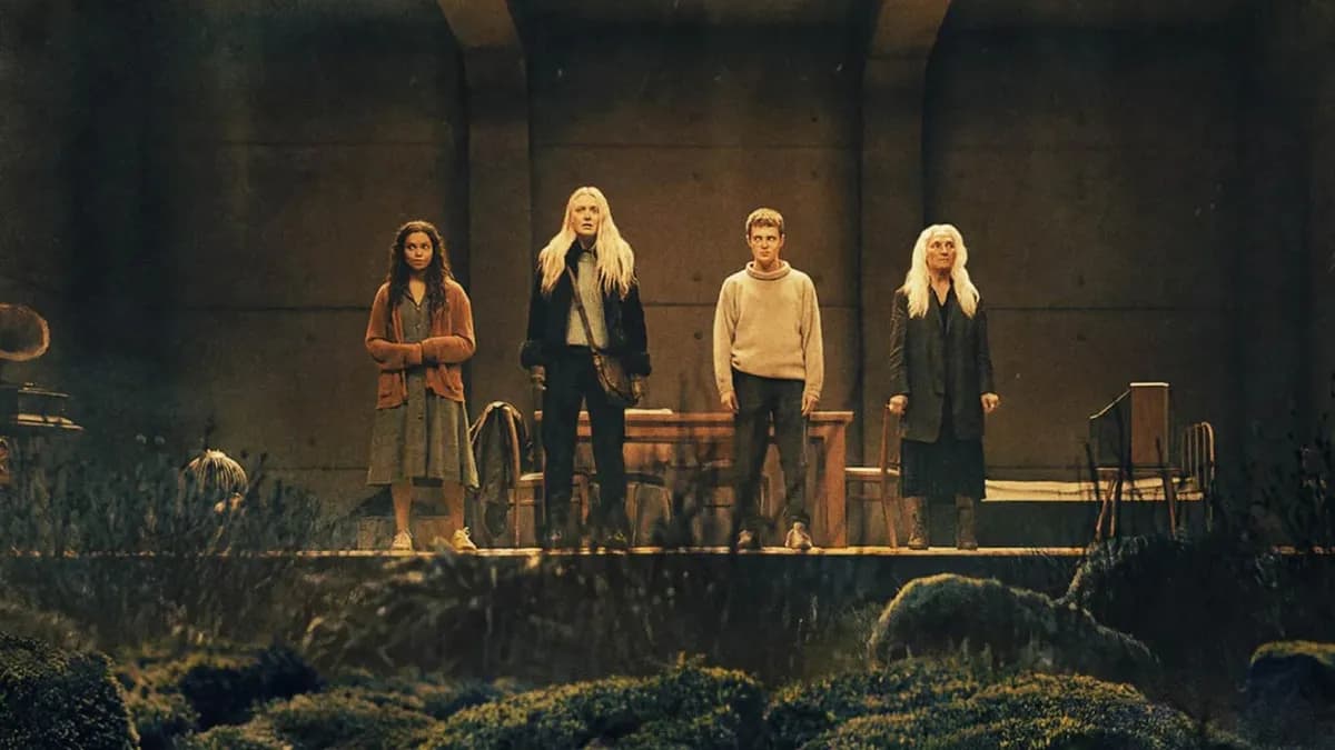 Observados llegó a Netflix y ya es de lo más visto: cuál es la trama de la terrorífica película