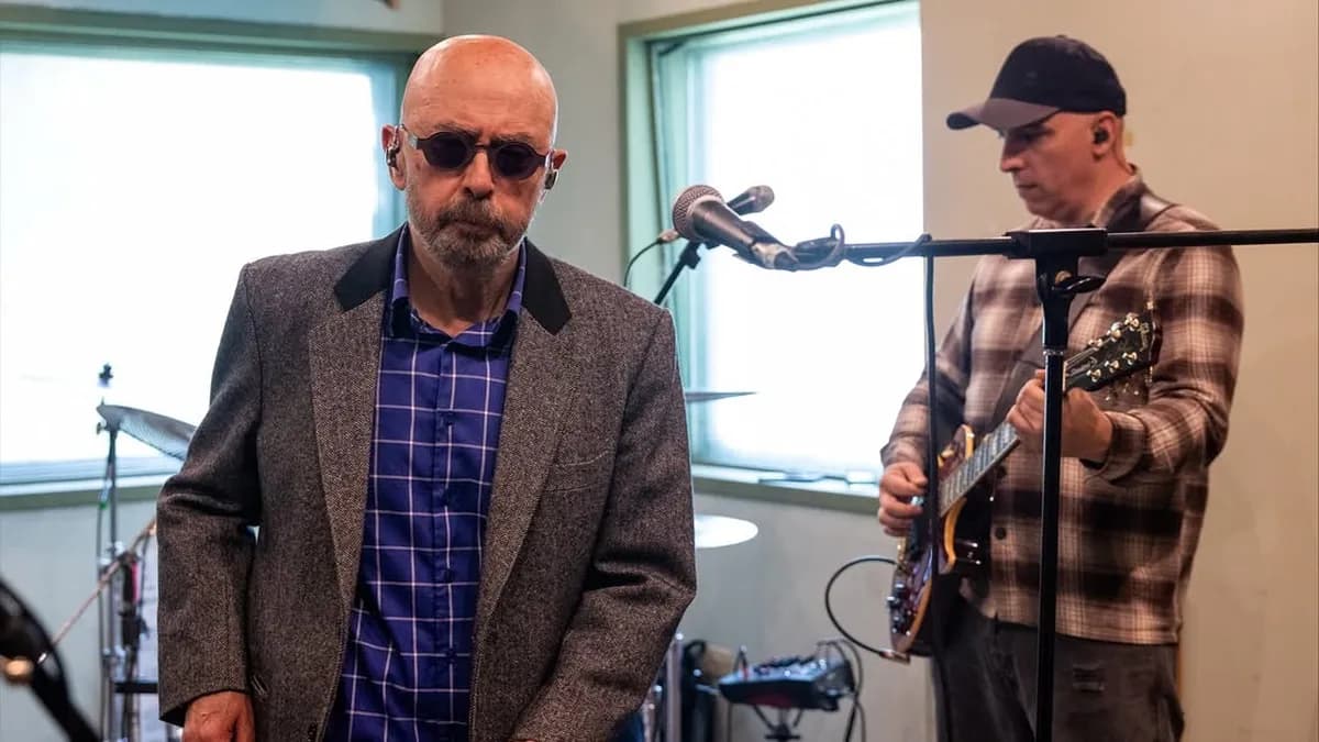 El Indio Solari cruzó al gobierno de Javier Milei y lo comparó con el menemismo: “Te están cagando en la nariz”