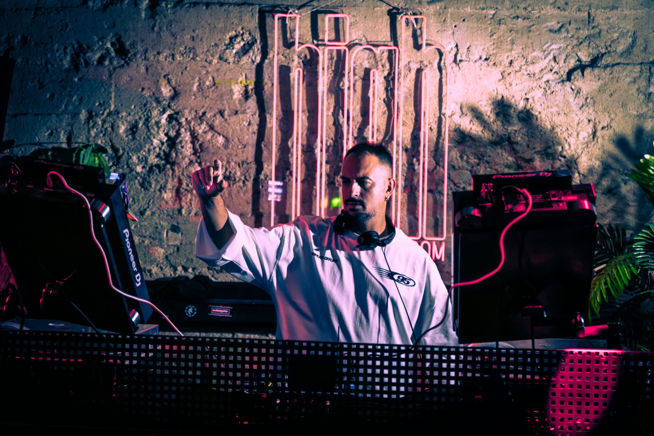 UNIVACK presenta Small Town Night: tres pistas firmes de Benja Molina