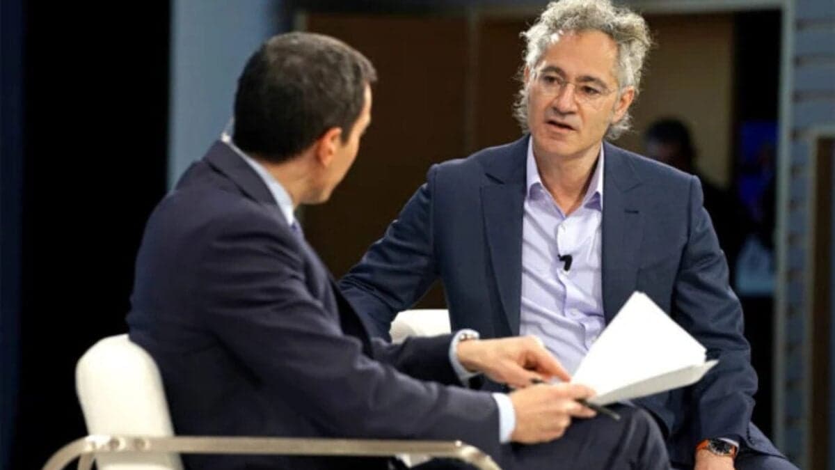 El CEO de Palantir dice que la IA llegará a ser tan genial que la gente dejará de inmigrar