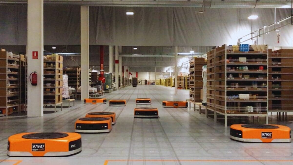 El plan más grande de Amazon no es vender más. Es reemplazar a las personas por robots, y ya sabe cuánto costará hacerlo