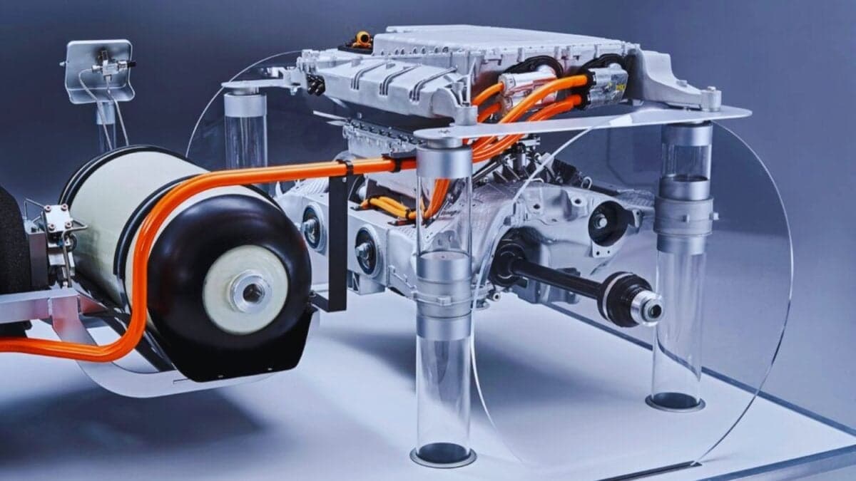 La gasolina dominó un siglo de motores. Ahora la industria apuesta por el combustible del futuro y la batalla no será tan sencilla como parece