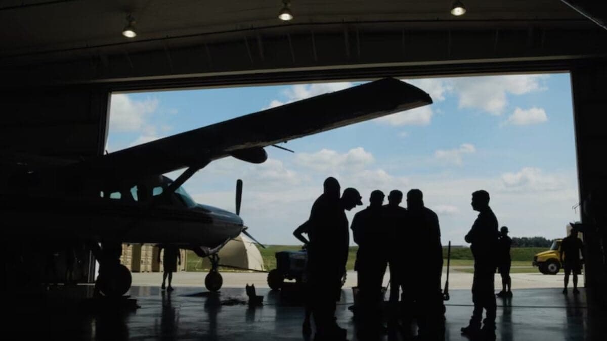 Por primera vez se envió electricidad desde un avión en pleno vuelo. El experimento que podría cambiar cómo producimos energía