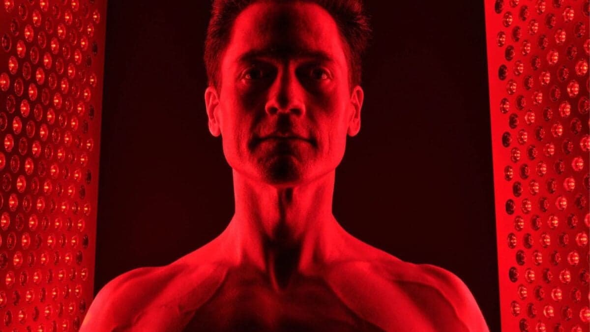 Un multimillonario invirtió millones en su propio cuerpo y dice saber cuándo dejará de envejecer