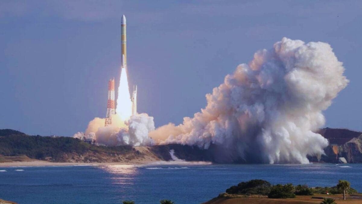 Japón acaba de perder un satélite de cinco toneladas de la forma más insólita posible… Se soltó del cohete tras despegar