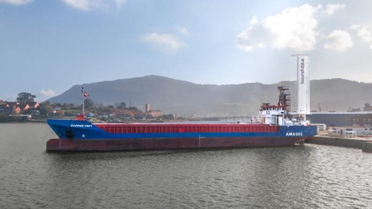 España prueba el regreso del viento: así es la mayor vela de succión del mundo instalada en un mercante