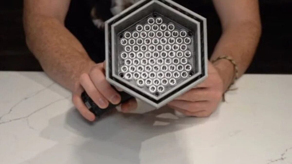 Un YouTuber construyó un sonido láser que funciona como “un altoparlante invisible”. Una ondas de sonido en lugar de ondas de luz