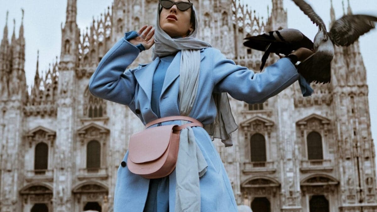 La inteligencia artificial se ha vuelto un recurso clave en la mayoría de las industrias. En el caso de la moda de lujo, la tecnología ha logrado cambiar la forma de trabajar de los gigantes del rubro, volviéndose una herramienta indispensable para acercarse al público