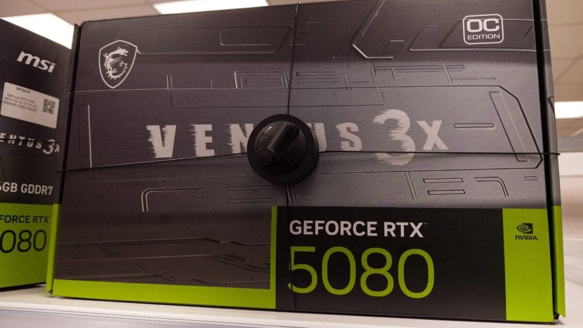 ¿Continúan las estafas con tarjetas gráficas? Compró una RTX 5080 en Amazon y algo no cuadraba al sacarla de la caja: una estafa que revela lo frágil del mercado de las GPU