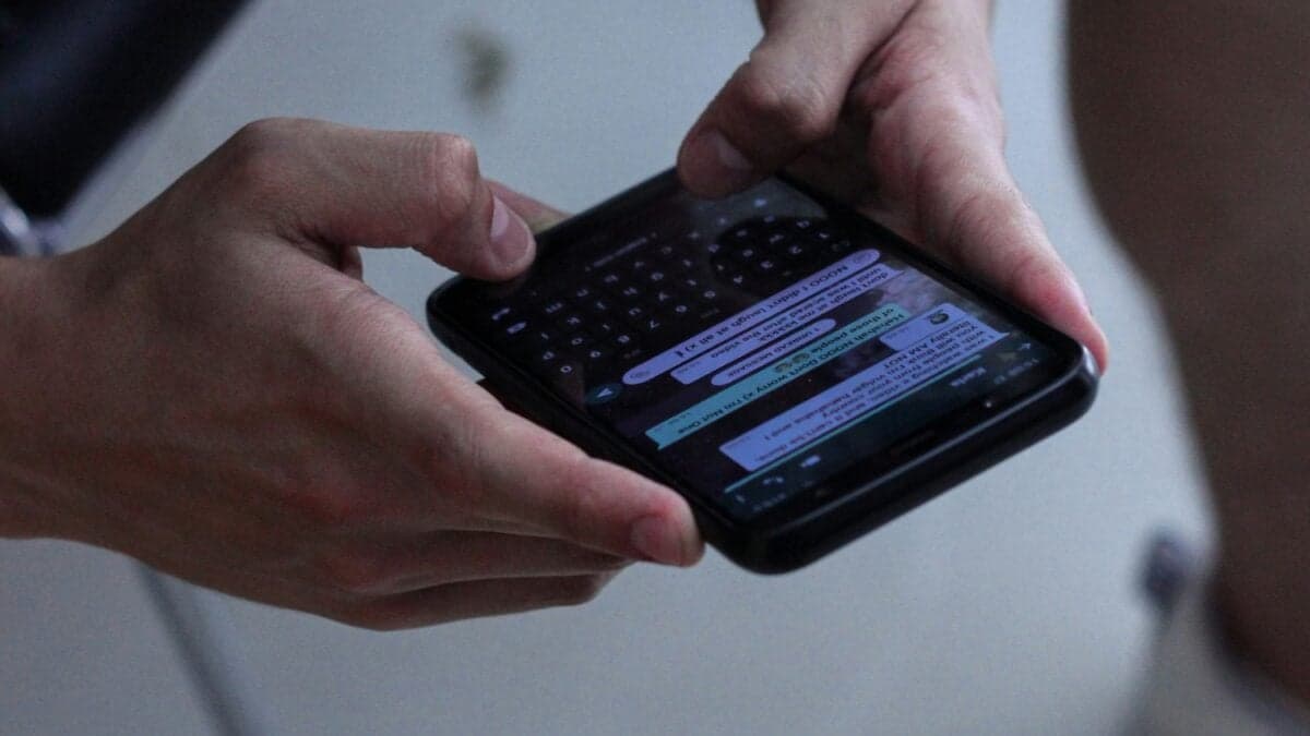 WhatsApp continúa actualizándose para mejorar la experiencia de usuario y mimetizarse con las redes sociales. Ahora buscará permitir una segunda foto de perfil para quienes quieran contar más de sí mismos