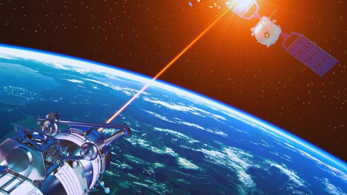 China ya no apunta con misiles para dominar el espacio. Ha desarrollado un arma de microondas pensada para cegar satélites y Starlink aparece como el primer objetivo real